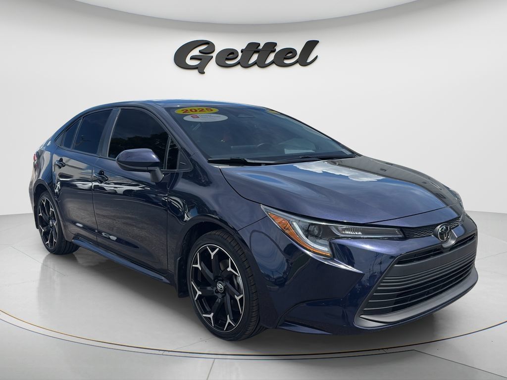 Used 2025 Toyota Corolla LE FWD image 3
