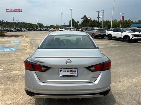 Used 2025 Nissan Altima 2.5 SV AWD/4WD image 6