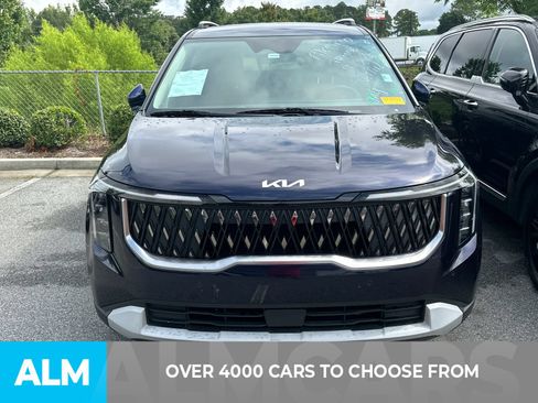 Used 2025 Kia Carnival EX FWD image 3