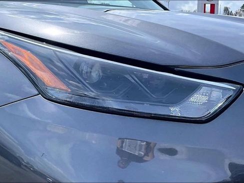 Used 2024 Toyota Highlander XLE FWD image 32