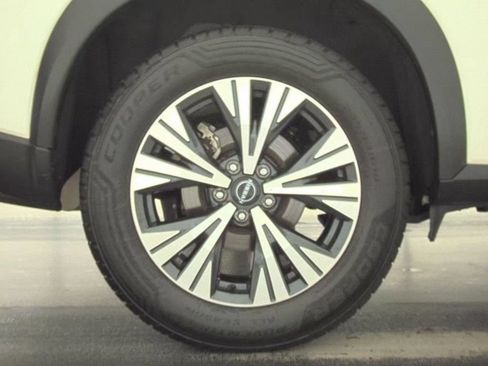 Certified 2022 Nissan Rogue SV FWD image 17