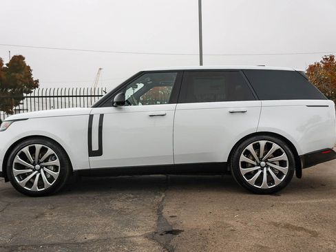 New 2025 Land Rover Range Rover SE image 8