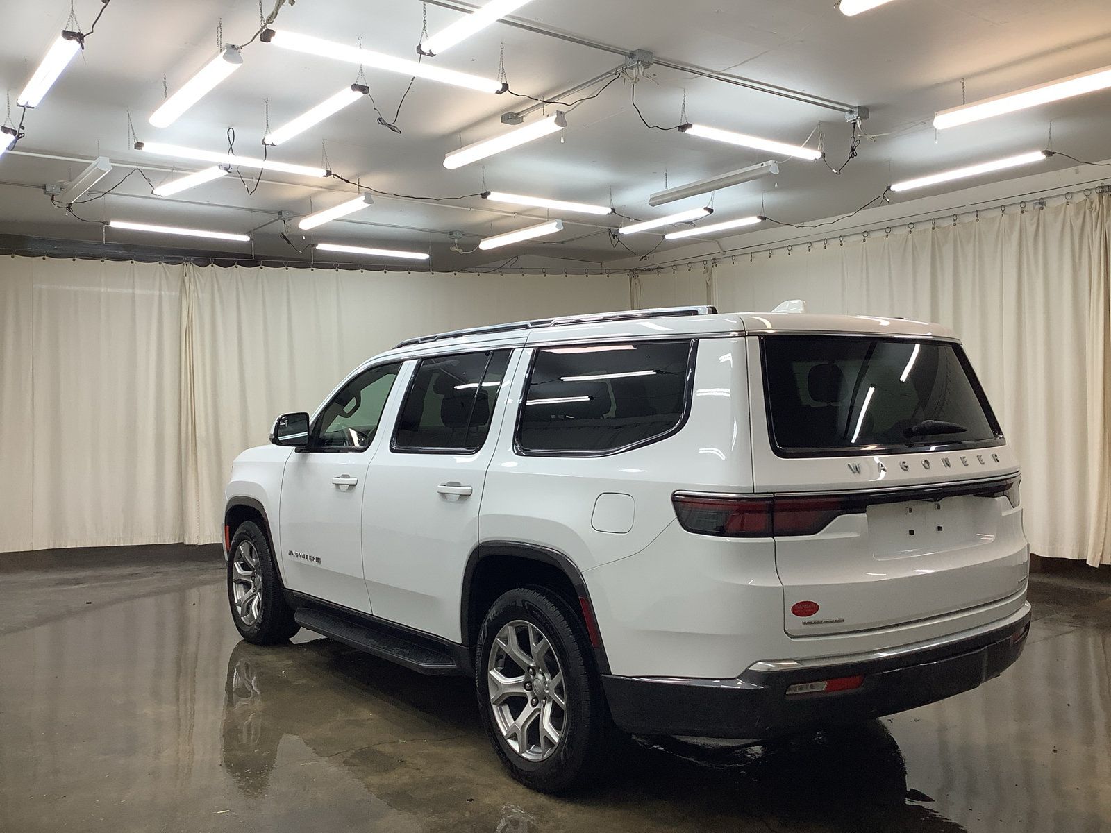 Used 2022 Jeep Wagoneer Series II AWD/4WD image 8