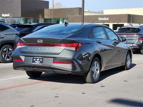 New 2025 Hyundai Elantra SE image 7