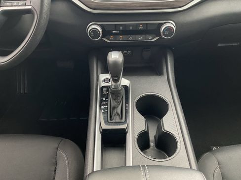 Used 2025 Nissan Altima 2.5 SV FWD image 12