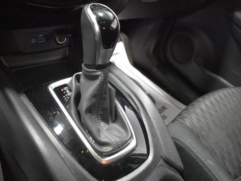 Used 2019 Nissan Rogue S w/ Special Edition Package AWD/4WD image 18