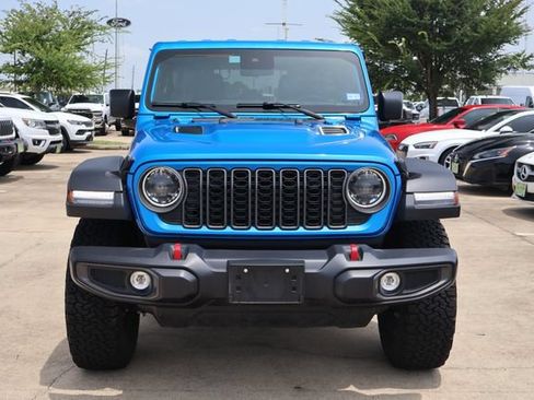 Used 2025 Jeep Wrangler Unlimited Rubicon w/ Convenience Group AWD/4WD image 2