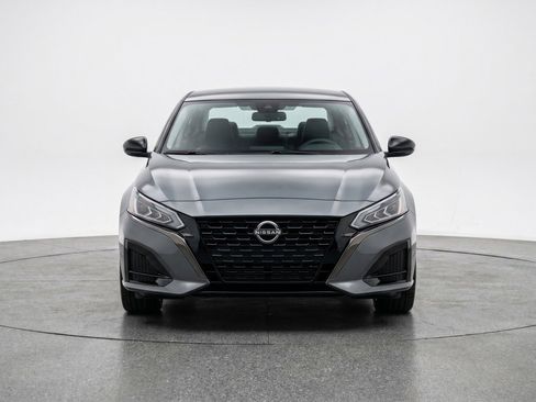 Used 2025 Nissan Altima 2.5 SV image 2