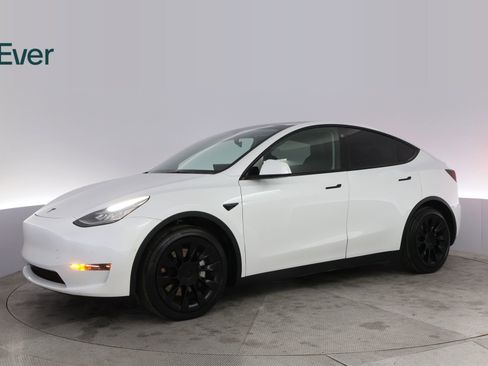 Used 2021 Tesla Model Y Long Range image 18