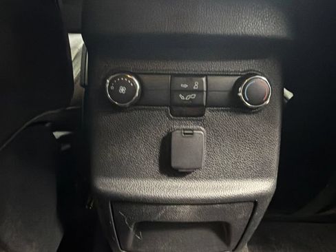 Used 2018 Ford Explorer XLT w/ Equipment Group 202A AWD/4WD image 11