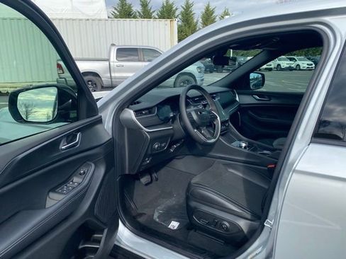 New 2025 Jeep Grand Cherokee L Altitude AWD/4WD image 14