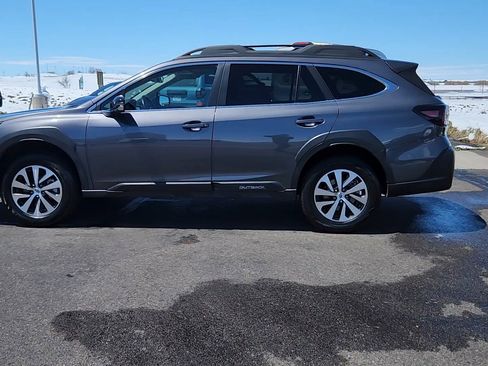 Used 2025 Subaru Outback Premium AWD/4WD image 2