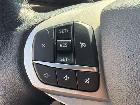 Used 2022 Ford Explorer XLT w/ Equipment Group 202A RWD image 17