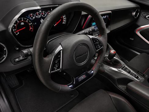 Used 2018 Chevrolet Camaro ZL1 RWD image 9