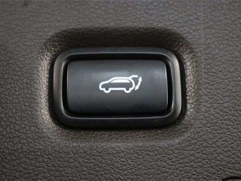 Used 2020 Hyundai Santa Fe Limited image 10