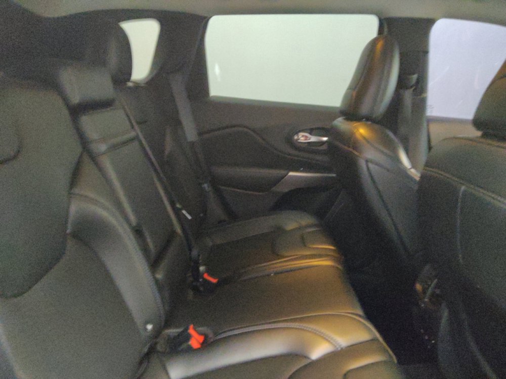 Used 2019 Jeep Cherokee Latitude Plus FWD image 19