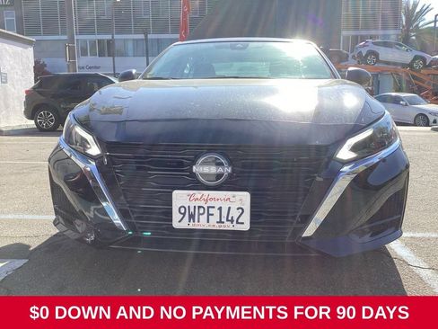 Used 2025 Nissan Altima 2.5 SV FWD image 2