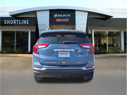 Used 2024 GMC Terrain SLT AWD/4WD image 4