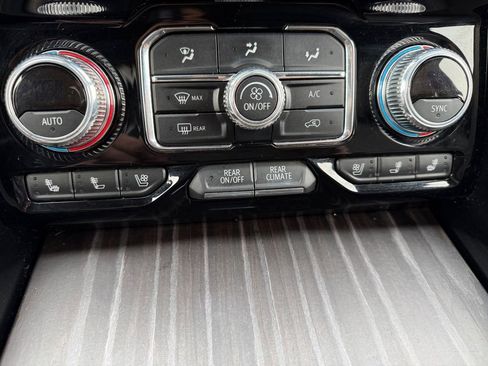 Used 2022 GMC Yukon Denali image 20