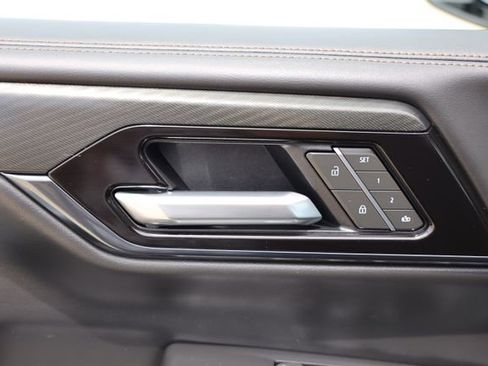 Used 2025 GMC Yukon AT4 AWD/4WD image 25
