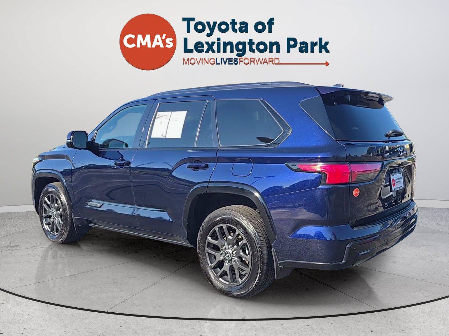 Used 2023 Toyota Sequoia Platinum AWD/4WD image 3