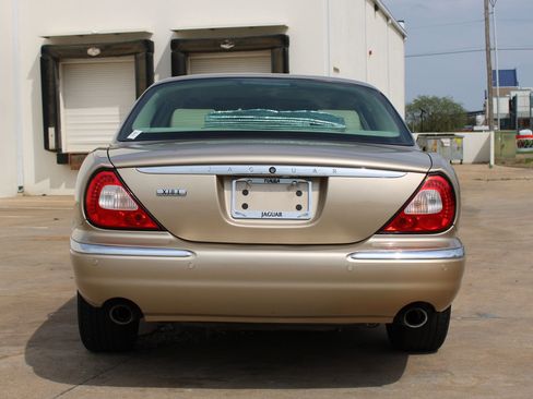 Used 2005 Jaguar XJ8 RWD image 6