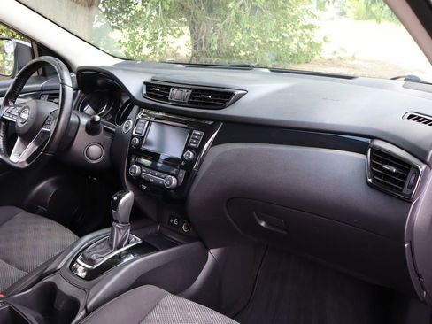 Used 2020 Nissan Rogue Sport SV w/ All-Weather Package AWD/4WD image 17