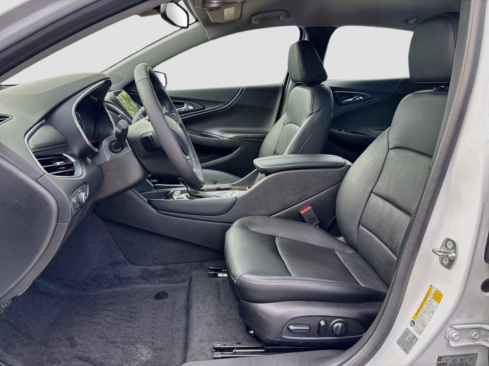 Used 2018 Chevrolet Malibu Premier w/ Driver Confidence Package FWD image 5