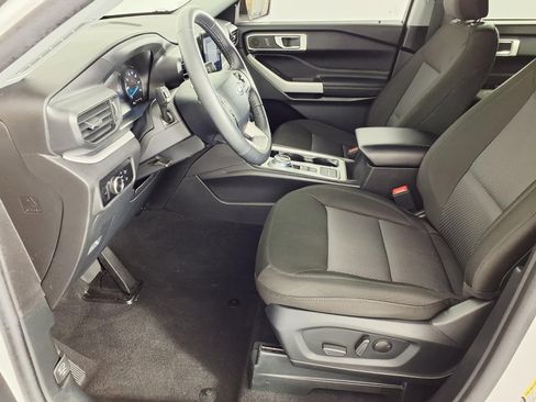 Used 2024 Ford Explorer XLT image 11