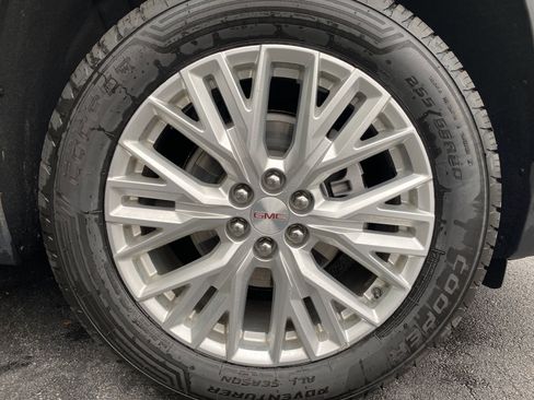 Used 2024 GMC Acadia Elevation image 13