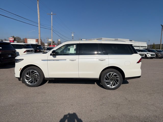 New 2025 Lincoln Navigator Reserve AWD/4WD image 3