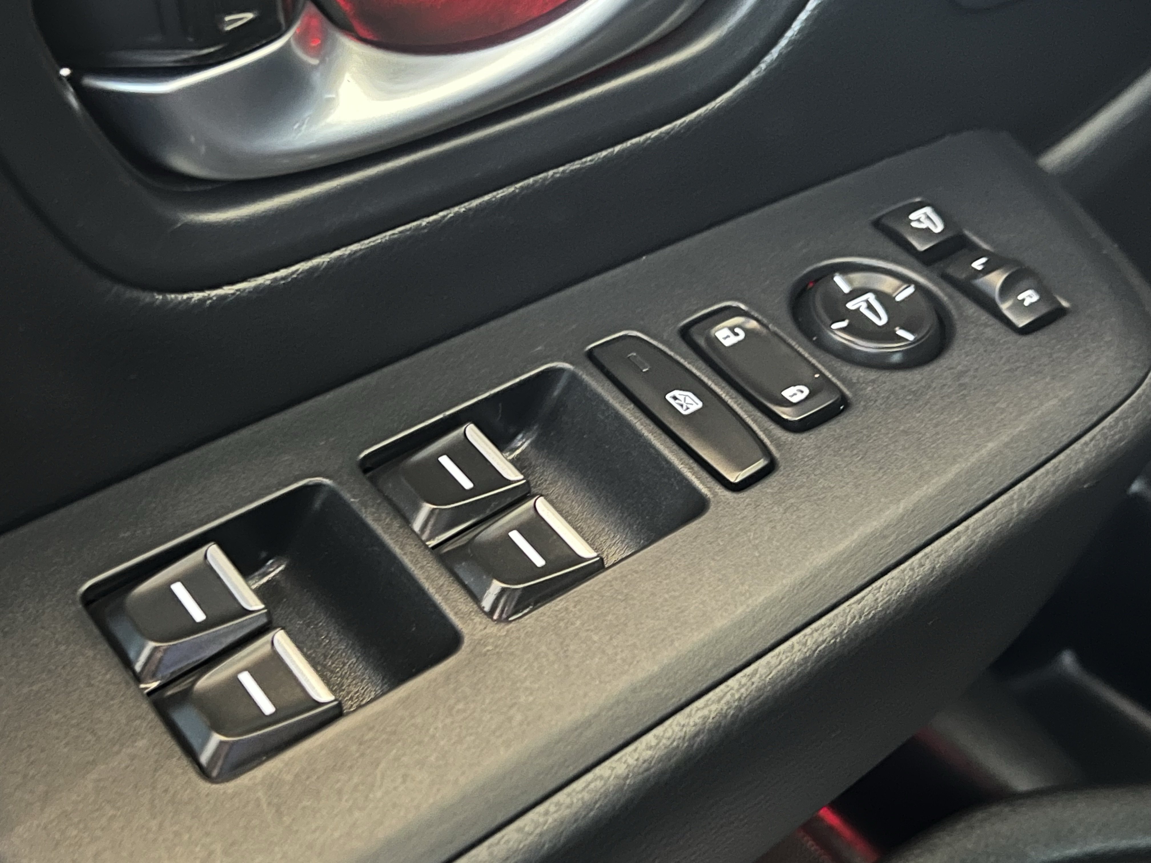 Used 2025 Honda Pilot Black Edition image 40