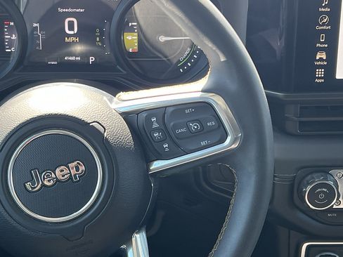 Used 2024 Jeep Wrangler Unlimited Sahara AWD/4WD image 19