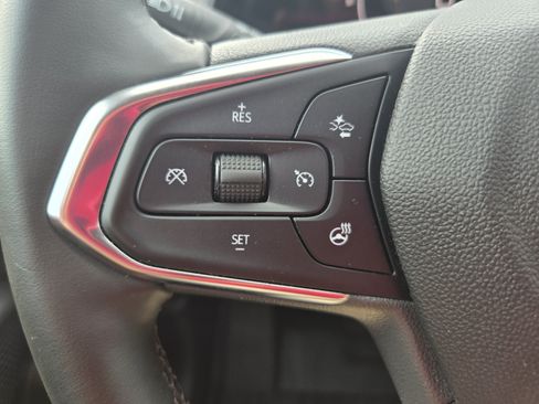 Used 2025 Chevrolet Trax ACTIV w/ Sunroof Package FWD image 18