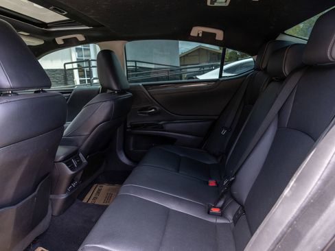 Used 2022 Lexus ES 300h w/ Accessory Package FWD image 23