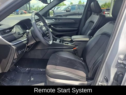 Certified 2024 Jeep Grand Cherokee Altitude AWD/4WD image 10