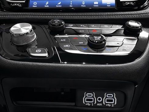 Used 2023 Chrysler Pacifica Touring-L w/ Uconnect Theater Family Group image 28