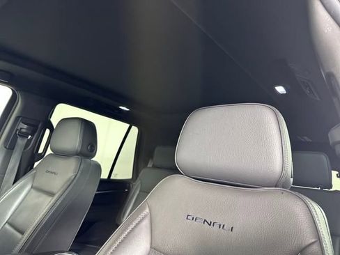 Used 2021 GMC Yukon Denali w/ Denali Premium Package image 12