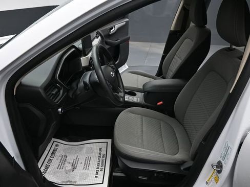 Used 2020 Ford Escape SE image 12