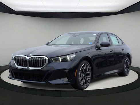 New 2026 BMW 530i xDrive w/ M Sport Package AWD/4WD image 4