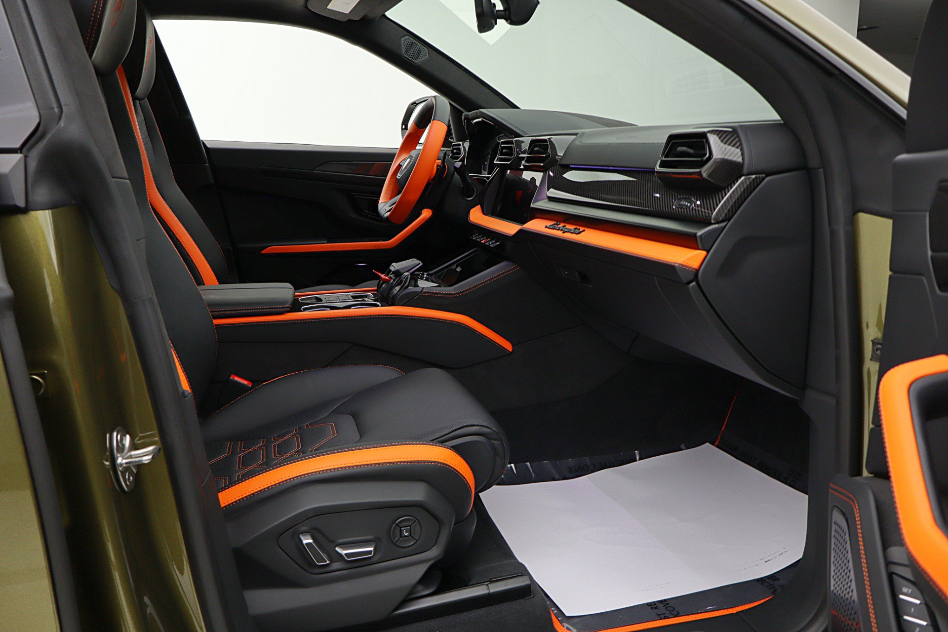 Used 2026 Lamborghini Urus SE AWD/4WD image 29