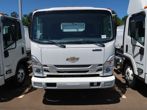 New 2025 Chevrolet Low Cab Forward image 3