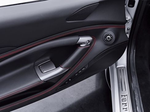 Used 2022 Ferrari F8 Tributo RWD image 59