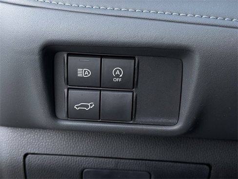 Used 2024 Toyota Highlander LE image 24