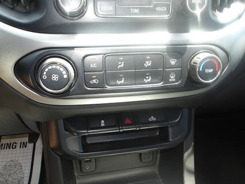 Used 2016 Chevrolet Colorado LT w/ LT Convenience Package RWD image 17
