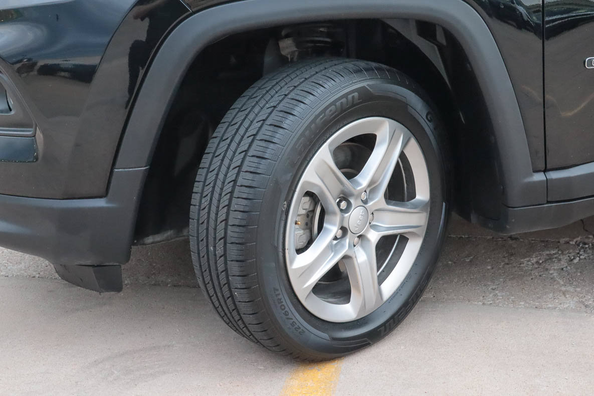 Used 2024 Jeep Compass Latitude AWD/4WD image 16