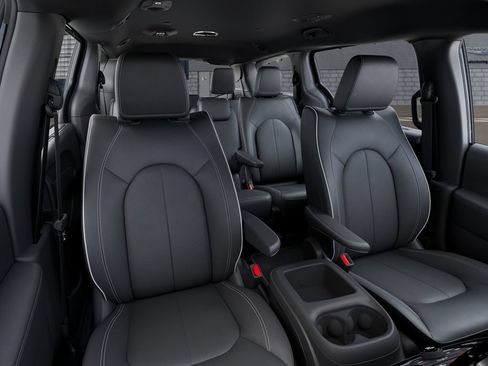 New 2025 Chrysler Pacifica Select w/ Uconnect Theater Family Group FWD image 17