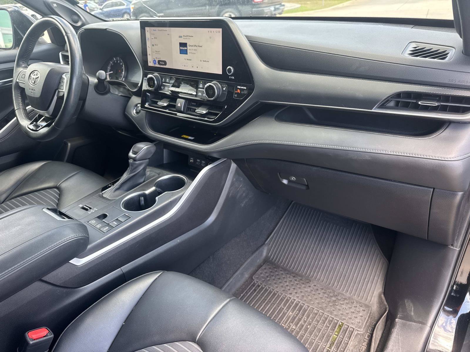Used 2023 Toyota Highlander XSE FWD image 11