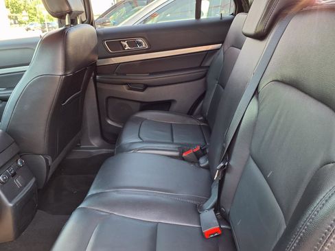 Used 2018 Ford Explorer XLT w/ Equipment Group 202A FWD image 7