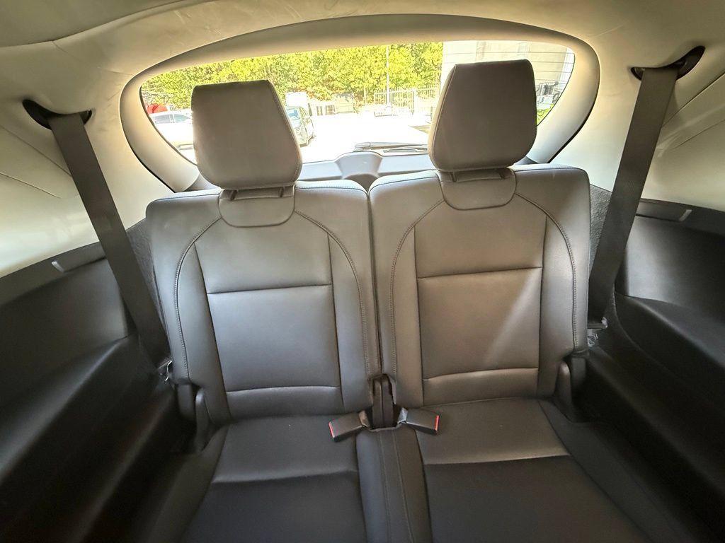 Used 2017 Acura MDX SH-AWD image 12